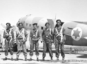 Israeli_paratroopers_in_1956.jpg