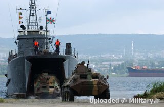 Polnocny_class_landing_ship~0.jpg