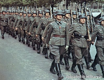 normal_A_column_of_German_forces_in_Pari