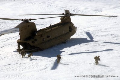 normal_Chinook_helicopter_near_Bagram2C_