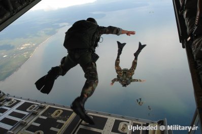 normal_Special_Group_airmen_jump.jpg